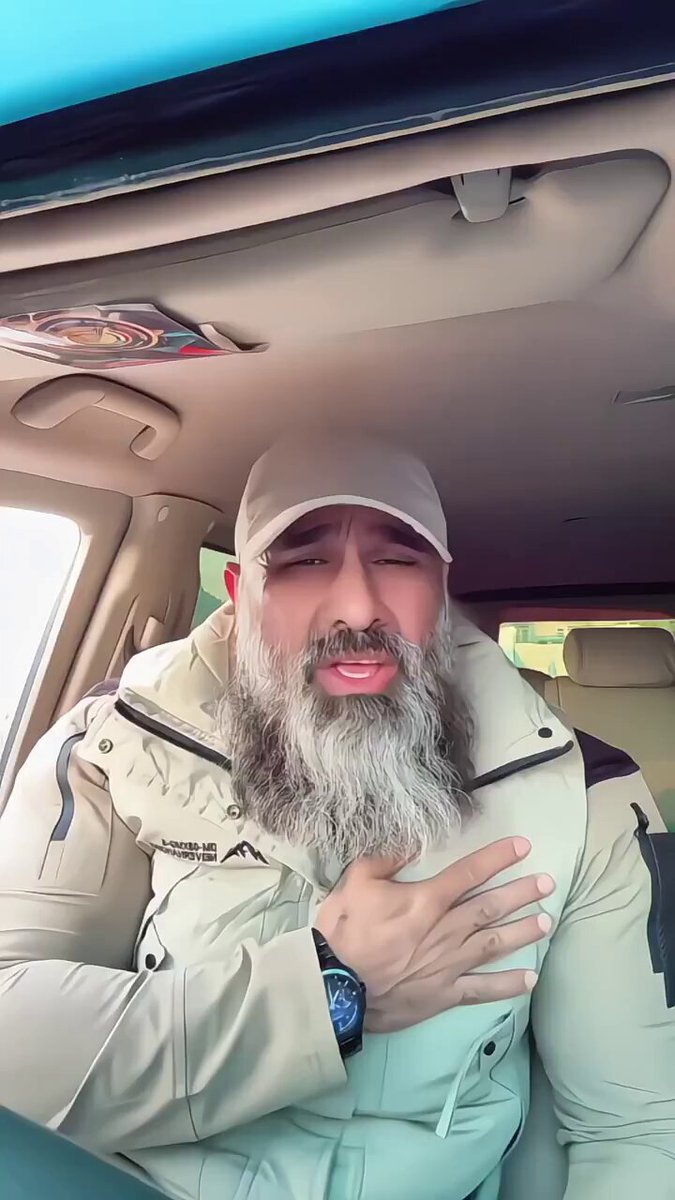 الطائفي أبو عزرائيل : - الحشد الشعبي باقي بمؤسساته لإن أحنا الدولة وأحنا الحكومة - أنت تنزع وأبوك ينزع وعشيرتك تنزع وأحنا ما ننزع ( يقصد حاكم العراق الفعلي مارك سافايا ) Mark Savaya الله بالخير إمام الحشد المنتظر داتشوف القيادي بالحشد أبو عزرائيل شنو ديحجي لو لا؟!