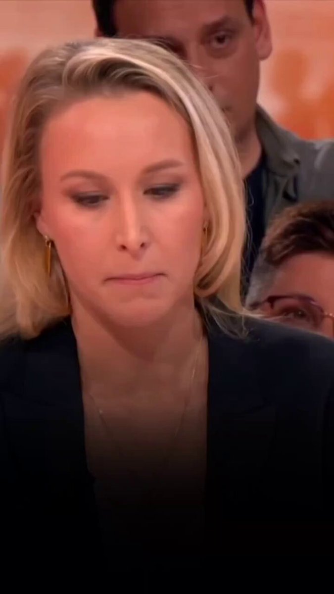 Cette séquence de Marion Maréchal Le Pen face à Marine Tondelier est un révélateur brutal. Pas parce que le RN aurait soudainement raison. Mais parce que la gauche a déserté des sujets essentiels : la laïcité, l’école, l’émancipation des femmes. Quand une responsable RN devient, malgré elle, le porte-voix d’une angoisse réelle celle des femmes, des parents, des grands-parents ce n’est pas une victoire pour elle. C’est un échec politique et moral de la gauche. Soyons clairs : Je ne veux pas d’une société identitaire. Je ne veux pas d’une société religieuse. Je veux une société libre. Une société où une femme peut aller en maillot de bain à la plage sans avoir à se justifier. Une société où les petites filles n’ont pas à porter sur leurs épaules la responsabilité du désir des hommes. Une société où l’école met à distance le religieux pour fabriquer du commun. Ce que Marion Maréchal capte ici, ce n’est pas la République. C’est le vide laissé par ceux qui ont renoncé à la défendre. La République n’a pas besoin d’identitaires. Elle a besoin de courage. Et rappelon-le : la France, c’est la chair, la République, le cadre !