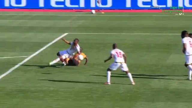 #Mali #Zambia 👟 Dorgeles llega primero al balón y recibe el impacto de Banda. 📌 ES PENAL. 👮🏿♂️:❌️ 📺:✅️ ▪️Tuvo que intervenir el Var para que se señalase la pena máxima.