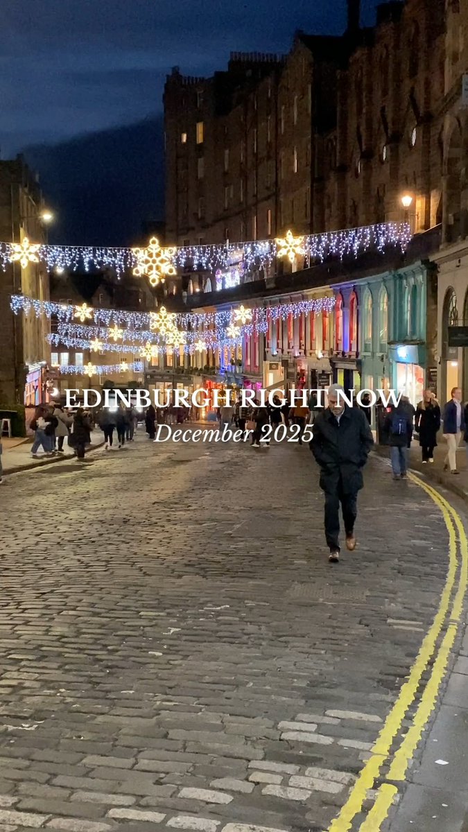 Christmas spirit has taken over the city this week, with glowing lights all around us and festive celebrations continuing throughout our streets. We may be biased, but we think Edinburgh is particularly beautiful right now - don't you? 🎄⭐