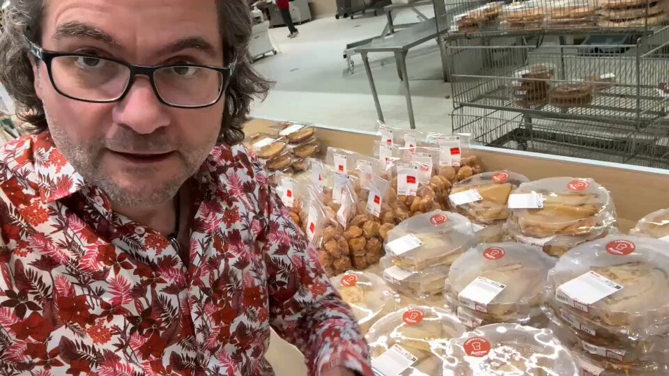 Toc toc, y'a quelqu'un chez Auchan ? Oui, je sais, c'est encore moi et je suis lourd ! C'était au sujet de vos crêpes en opération 5 achetées 1 offerte. Parce que je crois bien que la 6e n'est pas vraiment offerte et que c'est moi qui la paye... (et j'aime pas ça 🌶️🌶️🌶️)