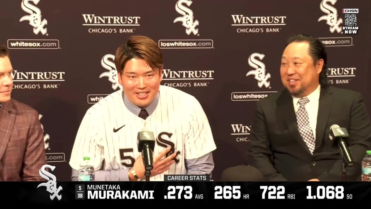 Munetaka Murakami brought a White Sox sock to his introductory press conference