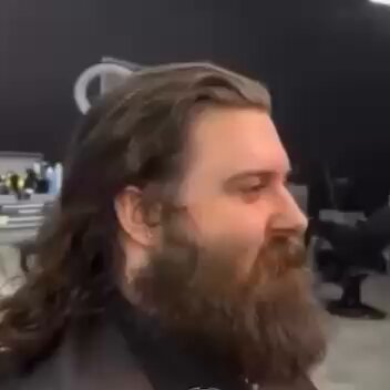 Genç adamın saç tıraşı sonrası yaşadığı akılalmaz değişim.