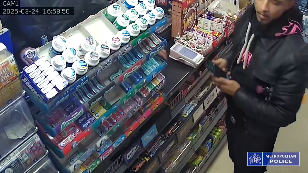 Two men who carried out a series of burglaries across London after identifying their victims on the dating app Grindr have been jailed following a Met Police investigation. London & UK Street News Scarcity News 999 London UK News in Pictures(@UKNIP247) Chris Hobbs Dwaynamics Total Crime