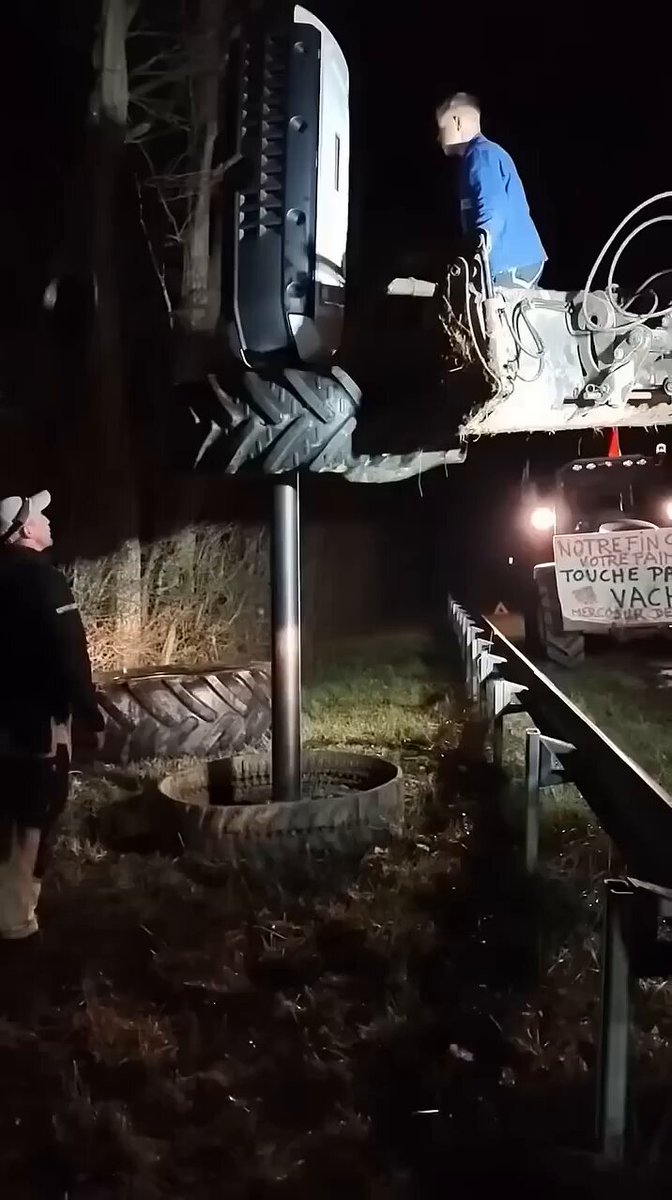 Pendant ce temps là au Bourg!#SoutienAuxAgris