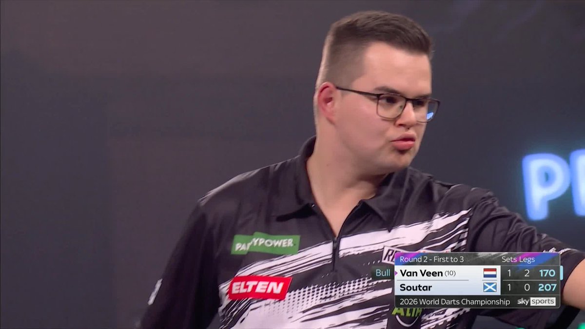 Gian van Veen reels in the BIG FISH 🎣 The NINTH 170 checkout of the tournament 🤯