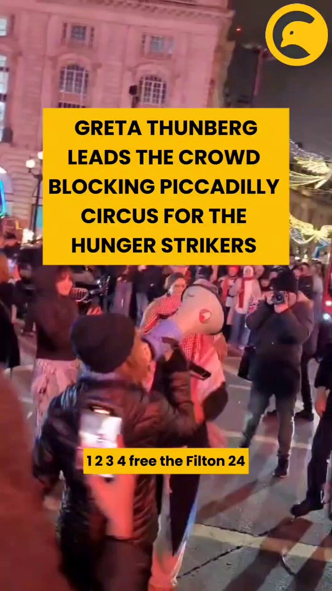 BREAKING: Greta Thunberg is leading the crowds currently blocking Piccadilly Circus in London for the hunger strikers. Once again Greta is doing MORE than most of our elected politicians Prisoners For Palestine #hungerstrike
