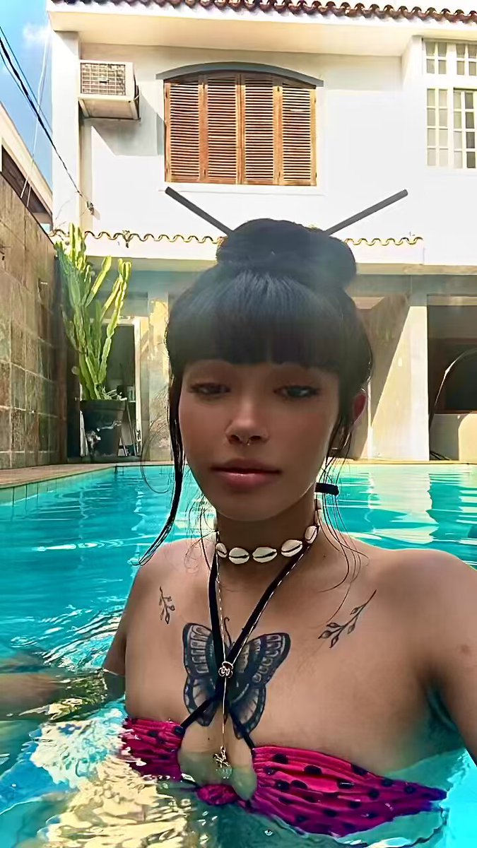 Pensando em meter na psina hoje👅🌊