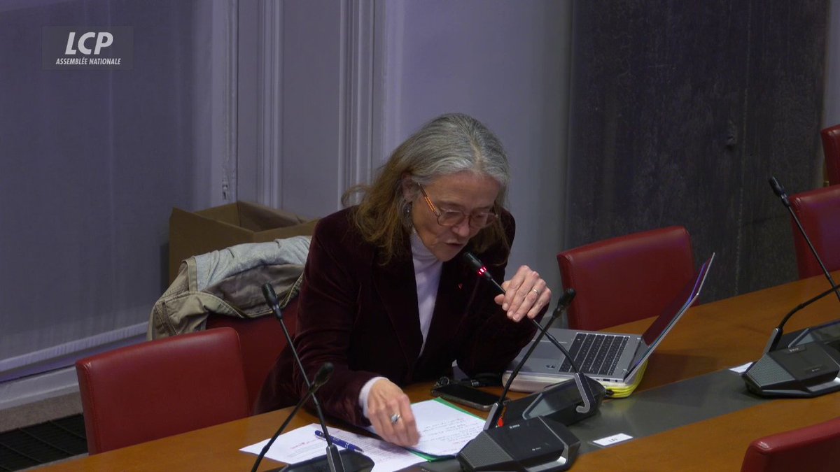 "Si on en est là c'est quand même parce que le 7 juillet 2024 un certain chef d'Etat a décidé d'abord de ne pas nommer de Premier ministre et dans un second temps d'en nommer un issu du groupe qui a été le plus rejeté par les Français", déclare Mathilde Feld (LFI). #DirectAN