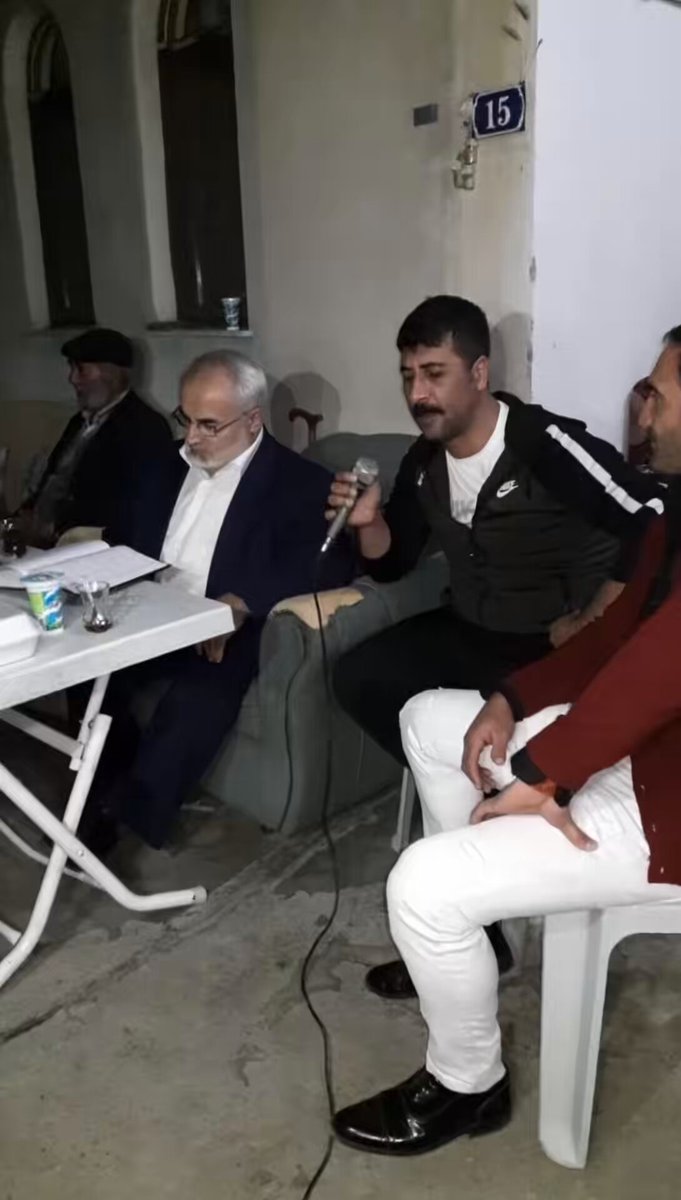 Bir şey kalpten, samimice söylendiği zaman 12 etkisi ile tesir ediyor. Bir çoğumuz bu adamı dinlemeyiz bile belki; içten olmanın neticesi de böyle güzel oluyor. Muazzam söylemiş. Bence kusursuz ve bağlayıcı.