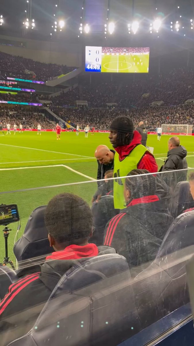 Arne slot : alex alex warm up Ngumoha : 😮😮😮