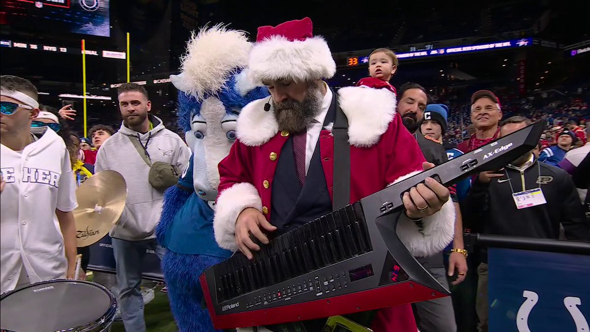 Jason Kelce side quest part 2930201 😭 Santa Claus paid a rockin' visit on Monday Night Countdown 🎅🔥