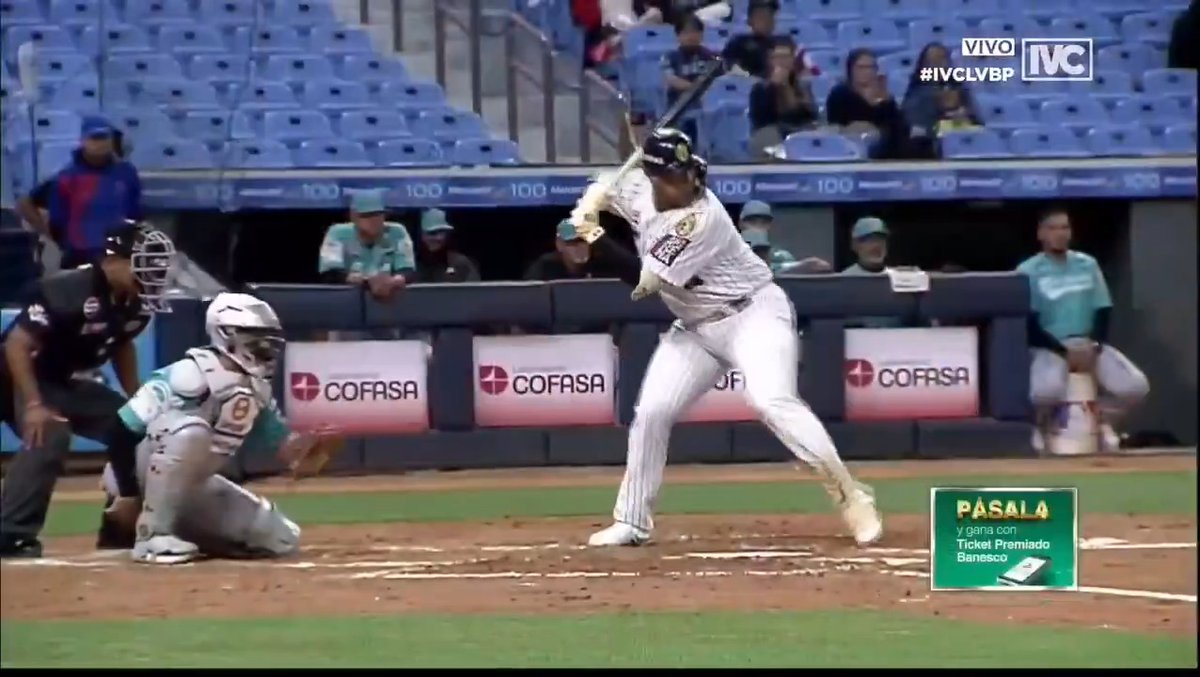 ¡Con permiso, BAMBINAZO de Salvador Pérez en la LVBP! 🇻🇪 💥 🎥 : Leones del Caracas