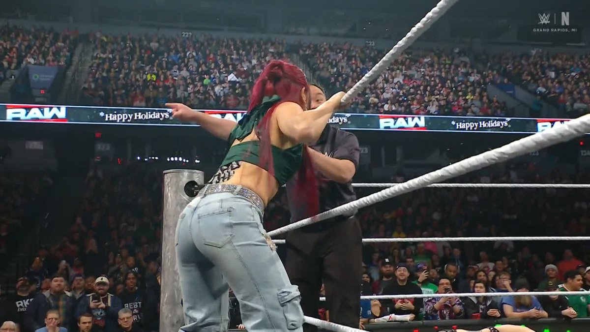 OH NO 🫢 IYO SKY comes to aid RheaRipley_WWE but it backfired and The legendary Empress ASUKA / 伝説のASUKA皇后 steals the win!