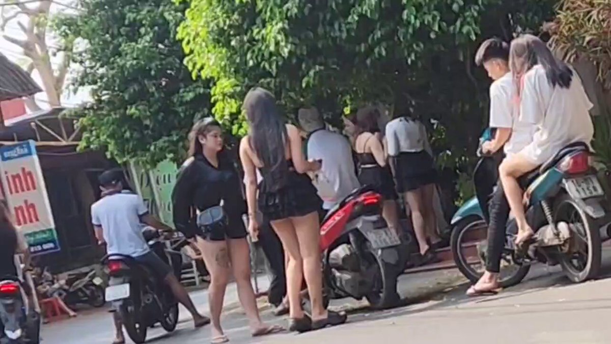 柔弱的越南涂山妹子为了东北亚的和平,承受了来自两岸三地,日韩兄弟们的炮火。 这一刻,来自不同地域的兄弟们达成了统一! 说来也怪!自从涂山没落之后,东北亚的局势变得很紧张了!😅😅