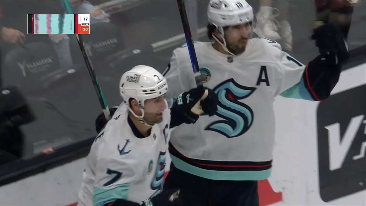 JORDAN EBERLE 🦑 The captain gives the Seattle Kraken the lead in the third period!