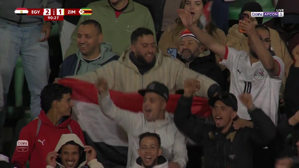 طبعًا الكل مستغرب كيف ومتى انصاب الأخ انصاب وهو رايح يحتفل مع صلاح أنا تعبت منهم