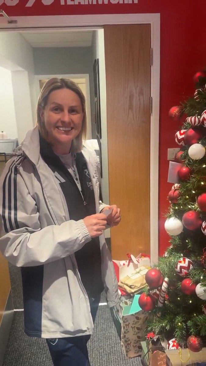 “I remember trying to stay up and catch Santa out.” 😂 It’s Day 23 of our Advent Calendar… and Kelly Smith shares one of her favourite Christmas memories 🎅