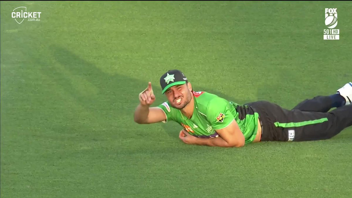 What happened here? 🤔 Marcus Stoinis looked to have hurt himself during this catch attempt, but he's recovered and is still on the field. #BBL15