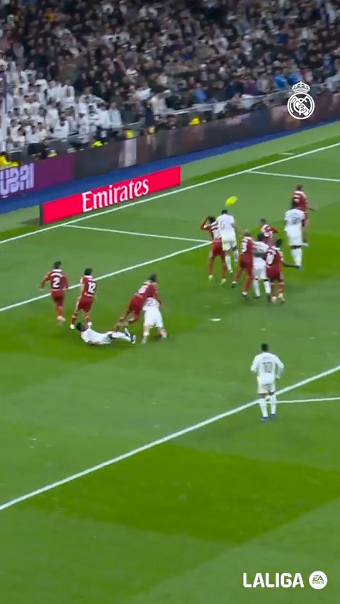 ✈️ Jude Bellingham Airways JB5, destination: GOAL! #LaLigaHighlights