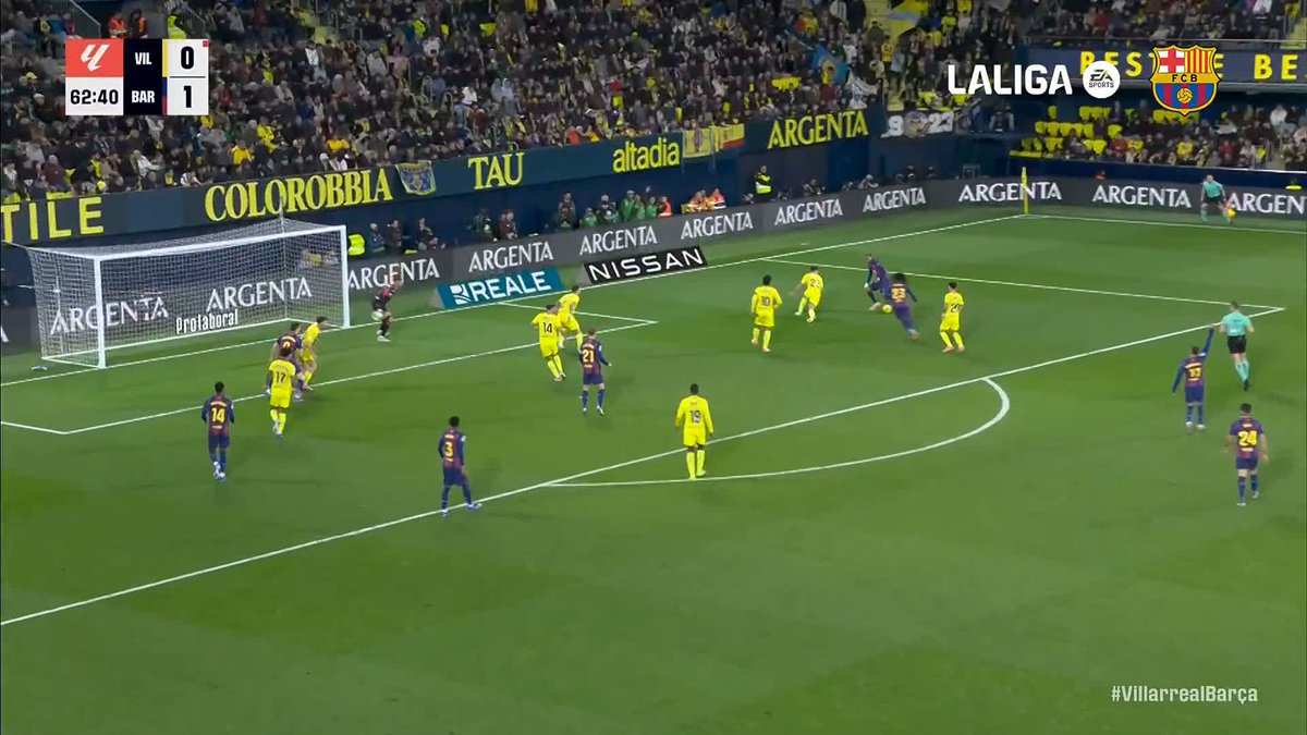 フットサルのテクニックを使うラミン・ヤマル 😏 #LaLigaHighlights