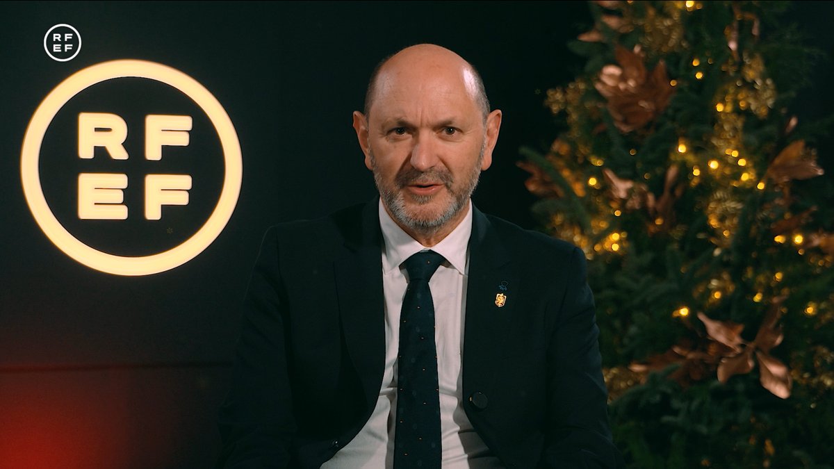 🎄 𝗡𝗮𝘃𝗶𝗱𝗮𝗱 𝗥𝗙𝗘𝗙. 💬 "Todos podemos ilusionarnos con la segunda estrella". 🗣️ Rafael Louzán, presidente de la RFEF.