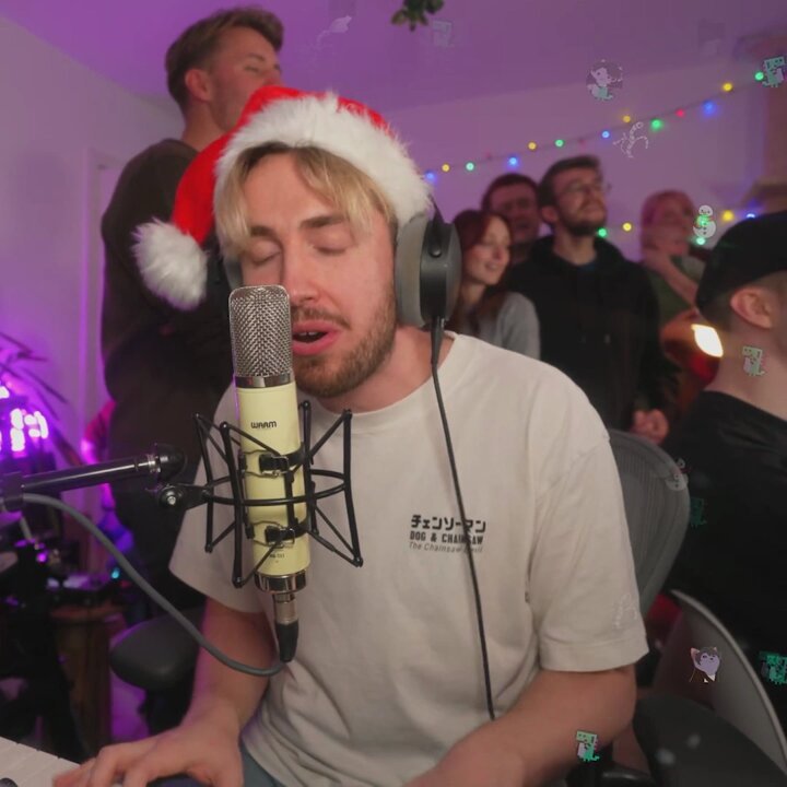 Is there anything more festive than getting your friends together for a good ol' sing along? Thanks for the vibes Oli OrionSound 🎄 Happy Holidays yall
