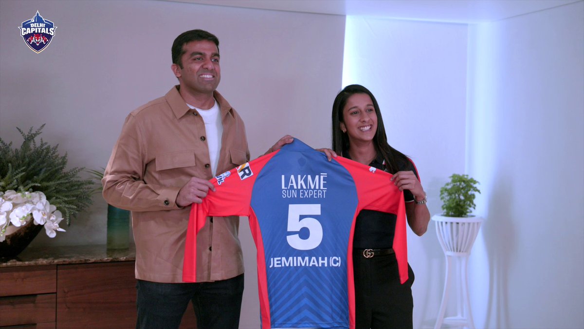 Her family, team and all of Dilli is behind her 💙❤️ Captain Jemi's era begins today 🐅🔥