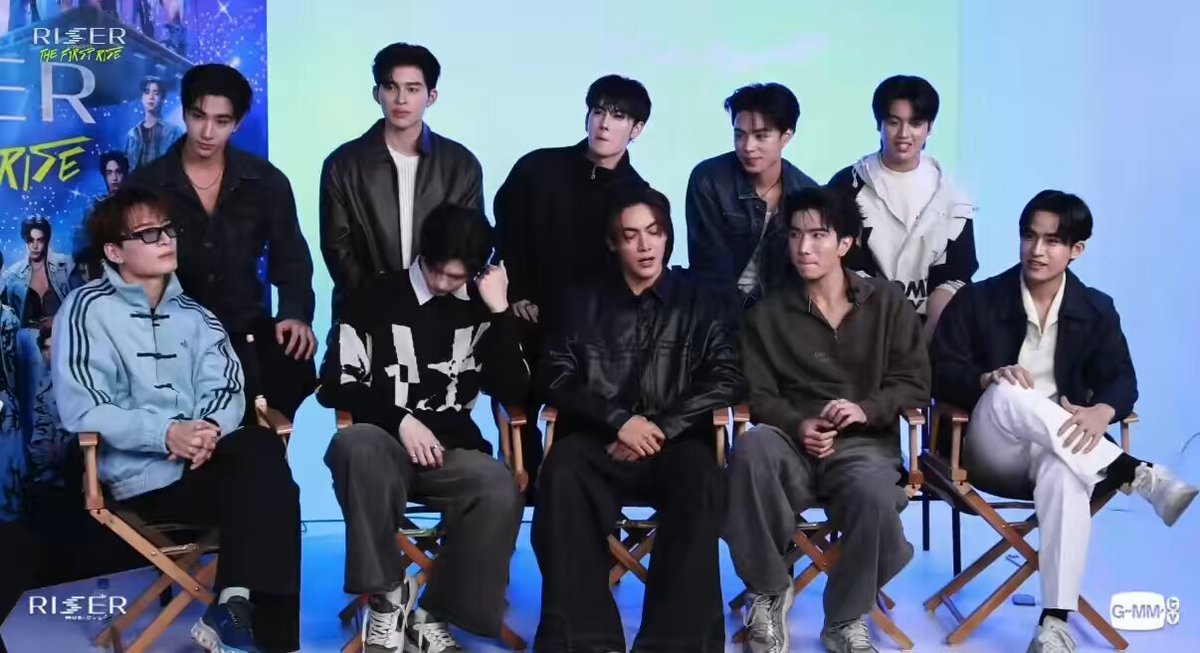 เพลง all in ขึ้น intro ไม่ถึง3วิ ปอนด์ยกมือตอบแล้วอะ ไม่พ้นโดนแซวจนหูแดงจะระเบิด โอ๊ย ตอบไวมากจน jasper ทั้งวงมีคำถามอะ ว่าตอบได้ยังไง พี่ปอนด์บอก “ฟังบ่อยๆ” ฮืออ ปอนด์เขินจริงๆ555555 #RISERCONCERTLIVED2 #ปอนด์ภูวินทร์