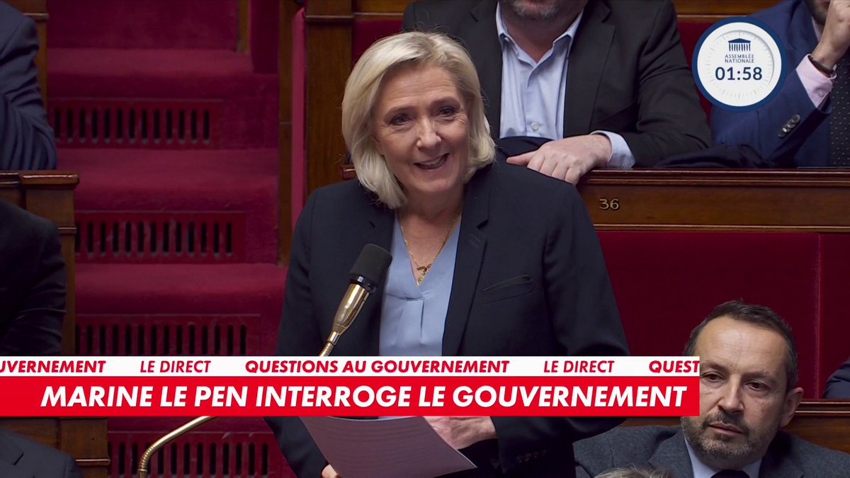 Marine Le Pen : «Mesdames et monsieurs les ministres, chers collègues, chers collaborateurs de notre institution, je vous souhaite à tous, un très joyeux Noël»