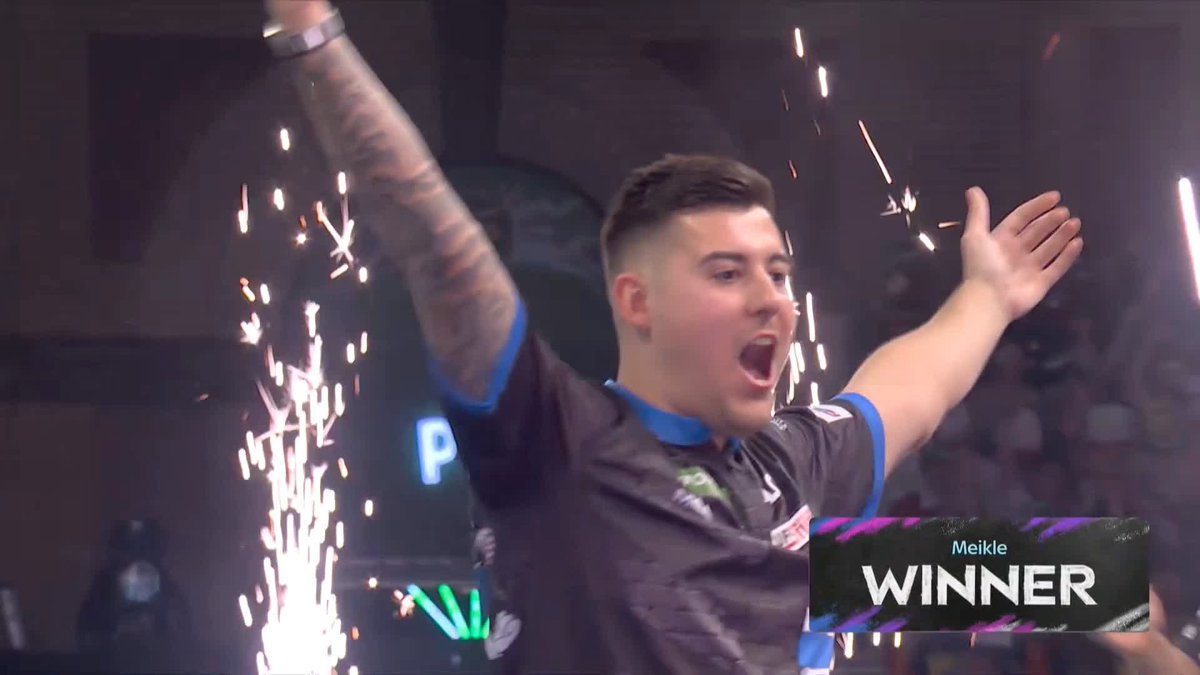 MEIKLE COMPLETES THE COMEBACK! Ryan Meikle has done it! He comes back from 2-0 down to see off Jonny Tata 3-2 in a fantastic contest 😮💨 📺 #WCDarts | R2