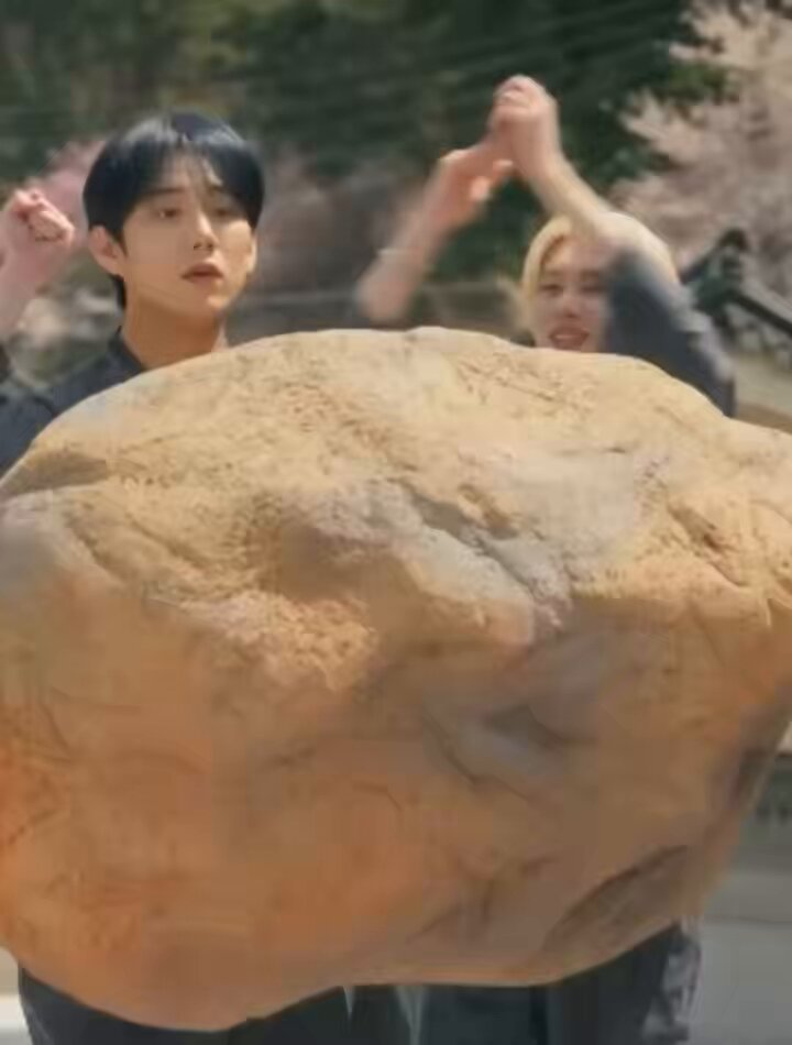 here’s taeyang saying “bravo” for 15 seconds straight to boost everyone’s serotonin
