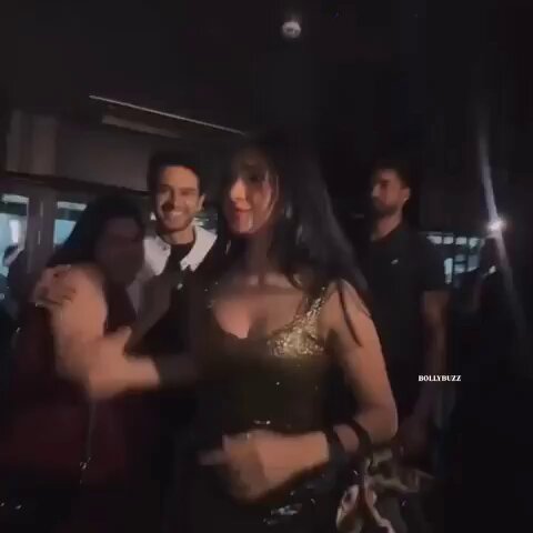 Gaurav Khanna clearly has an ego problem. Farrhana reached out messaged and called but he refused to respond, making up a fake excuse that his wife had food poisoning, while the very next day, she was perfectly fine, dancing carefree at a party. #FarrhanaBhatt #FarrhanaBhatt𓃵