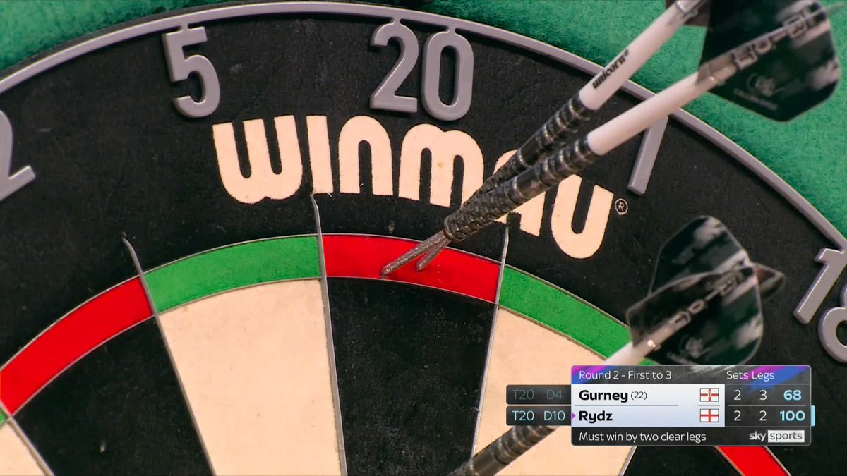 TOPS-TOPS FROM RYDZ 🤯 Callan Rydz stays in this contest with a crucial tops-tops checkout! 📺 #WCDarts | R2