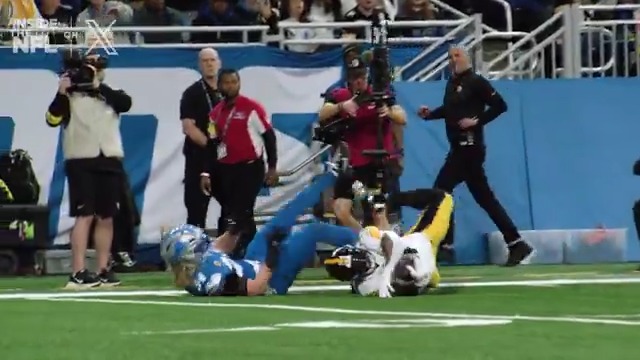 .Aaron Rodgers told Kenneth Gainwell 14 to run a go route in the backfield... and then he made one of the best plays of the year. Inside the NFL Week 16 Mic'd Up on X