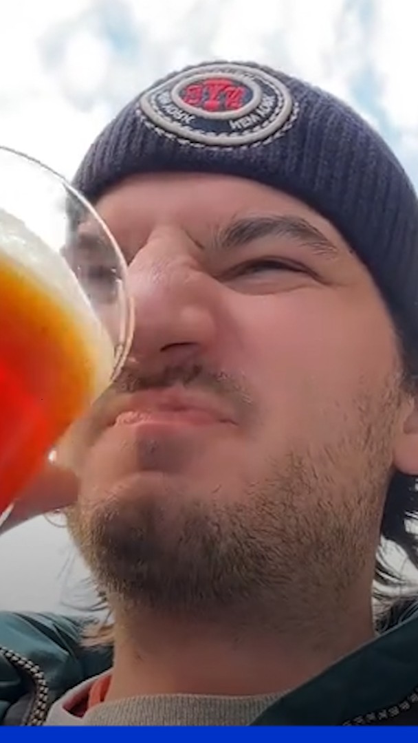 Un influenceur devient alcoolique pour montrer qu'il est facile de sortir de l’addiction, mais n'arrive plus à stopper son défi