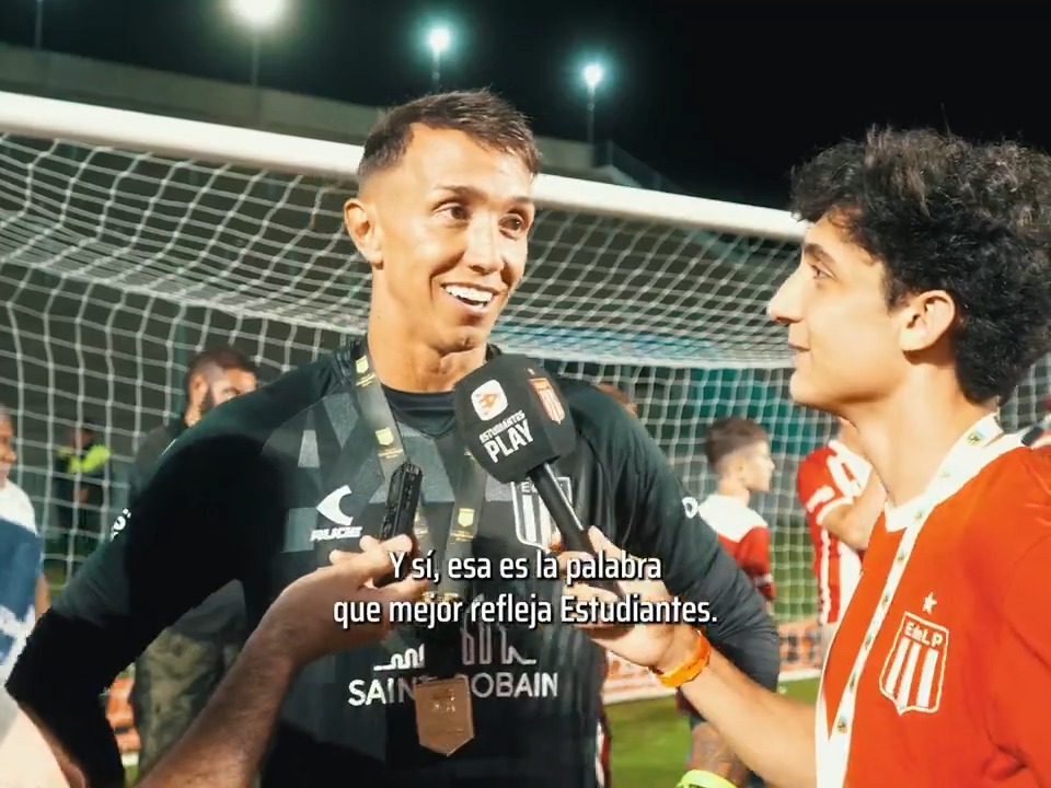 🦁👑 El rey de la selva, festeja. Nando Muslera, solidez, liderazgo y dos títulos en su primer semestre en el club. ¡Vamo´arriba! 🇺🇾