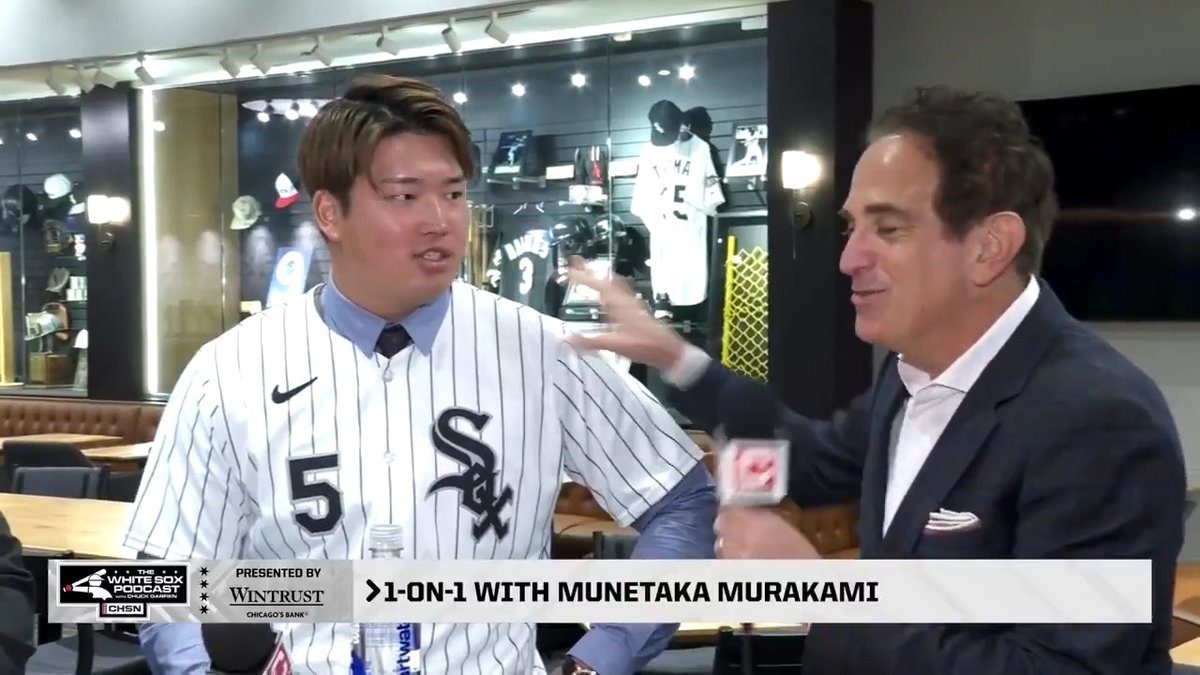 .Chuck Garfien had Mune STRESSED when he told him he could answer questions in Spanish 😂