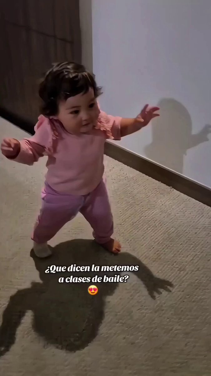 Esta bebé aprendió a bailar antes que a caminar; no tengo pruebas, pero tampoco dudas ¡Qué belleza!