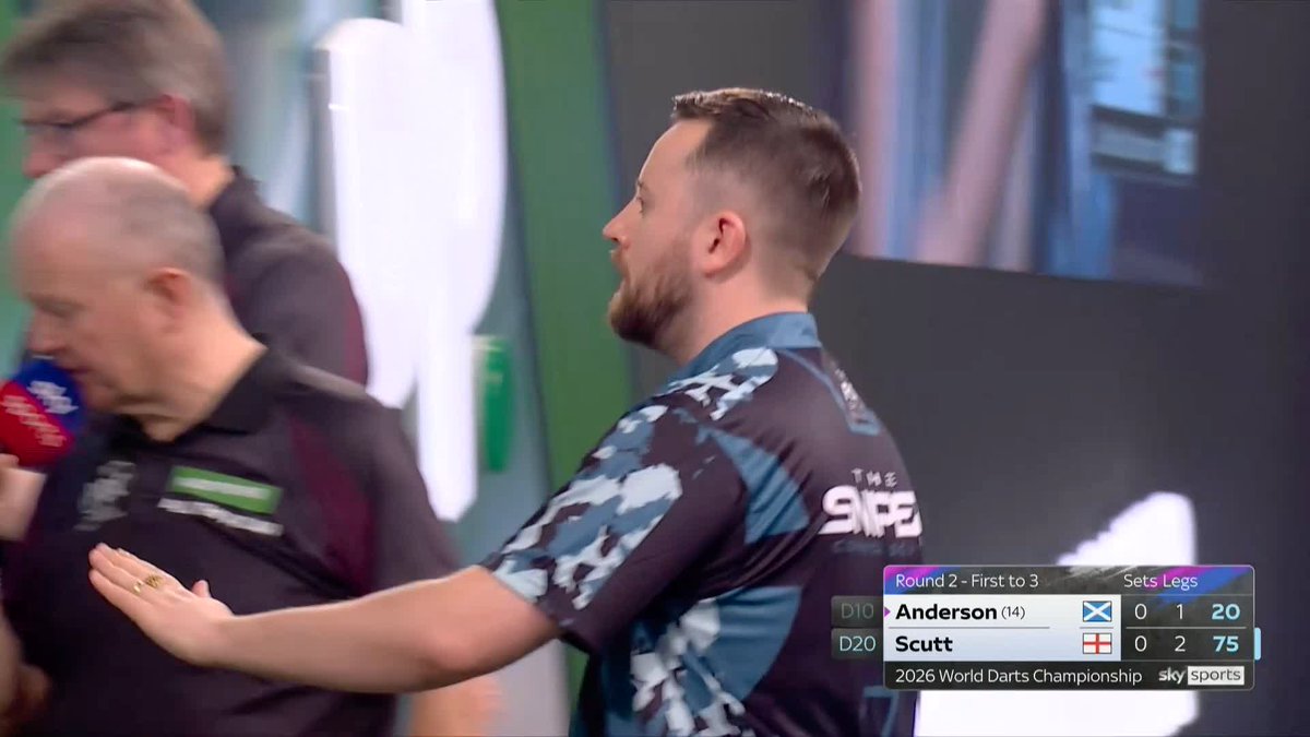SCUTT LEADS ANDERSON! Connor Scutt has taken the early initiative against Gary Anderson, capitalising on multiple missed doubles from the Scotsman to lead 1-0! 📺 #WCDarts | R2