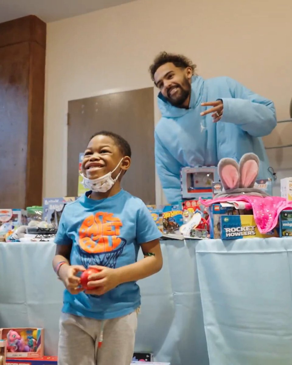 Last night Trae & Shelby Young hosted their second annual holiday party for children and their families at Ronald McDonald House Charities in Atlanta — distributing toys, doing arts & crafts, playing video games, and serving dinner to everyone, all while spreading holiday cheer❣️