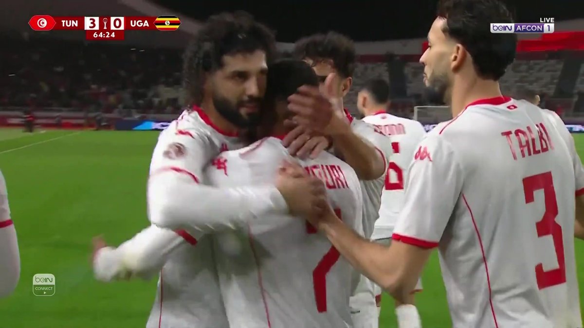 عصام الشوالي: «تغيّر الزمن، تغيّر الملعب، تغيّر المكان، تغيّر شهر المواجهة… ولم تتغيّر الأمور، ما زال صوت النسور يعلو في مباريات أوغندا» 🎙️⚽🔥 تونس 3-0 أوغندا #كأس_أمم_أفريقيا #AFCON2025 | #TotalEnergiesAFCON2025