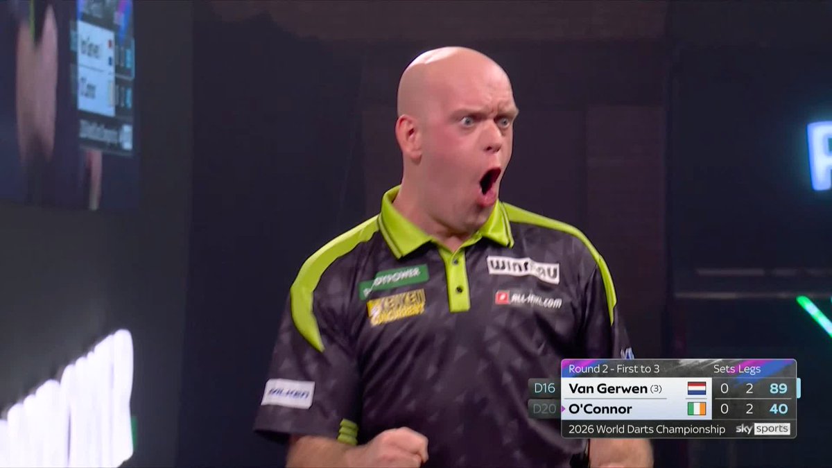 MVG BREAKS TO LEAD! Look at that reaction from Michael van Gerwen 🔥 The Dutchman pins a huge 89 checkout to snatch the first set from Willie O'Connor! 📺 #WCDarts | R2
