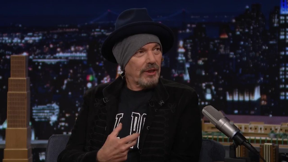 “There have been probably 50 pitches and they’re all horrible.” -Billy Bob Thornton on if there will be a Bad Santa 3 😭 #FallonTonight