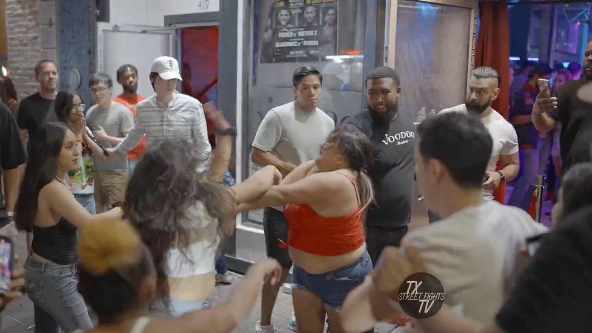 Wild: Chicks get into fight in TX