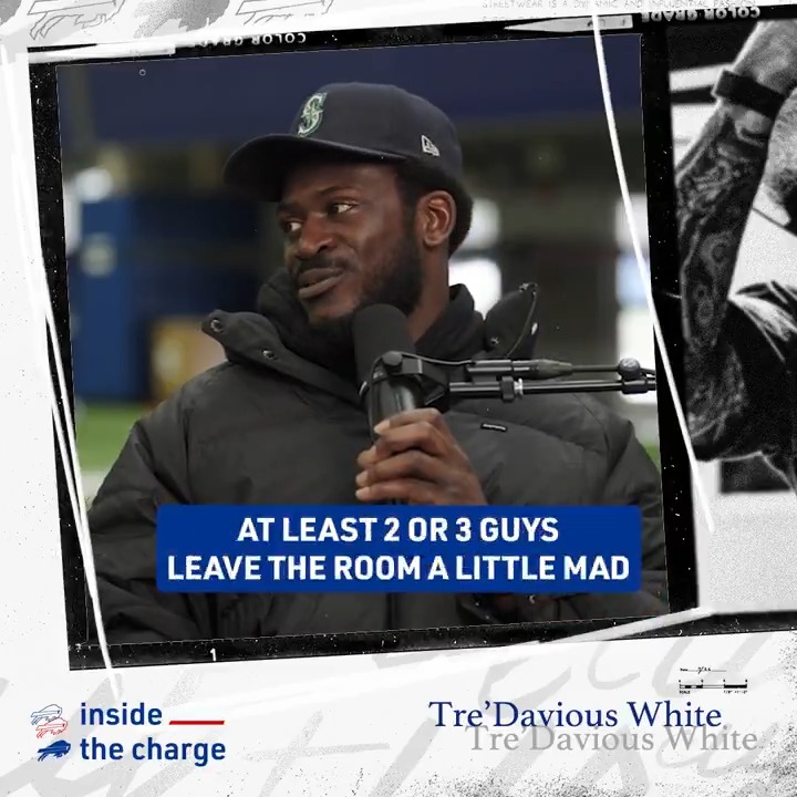 The DB gift exchange gets heated. 😂 📺: