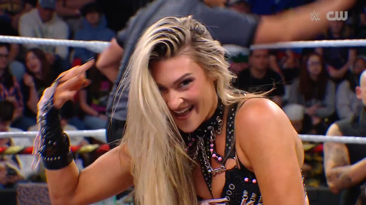 .IZZI DAME and Shawn Spears™️ are having some fun right now... 😬
