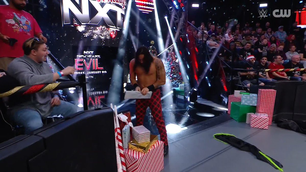 A keyboard?!? 😬 Shiloh Hill is right at home in this Christmas Chaos Match...