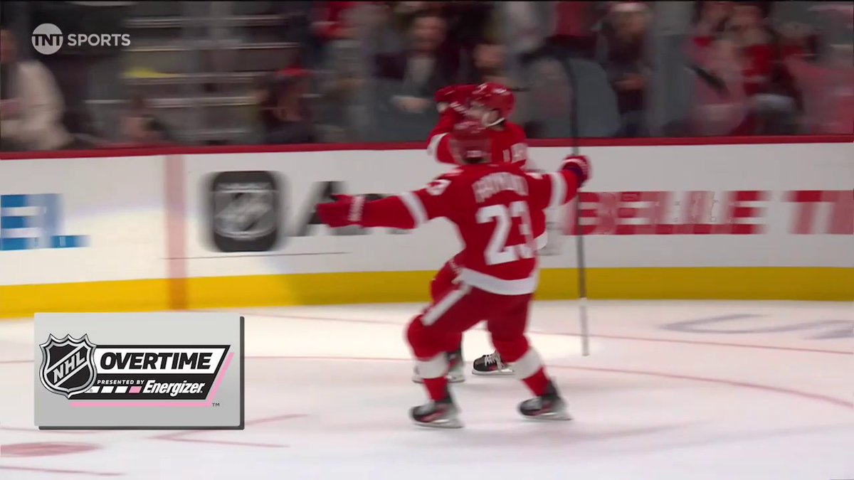THE CAPTAIN WINS IT 🫡 Dylan Larkin's second of the game is the Energizer overtime winner!
