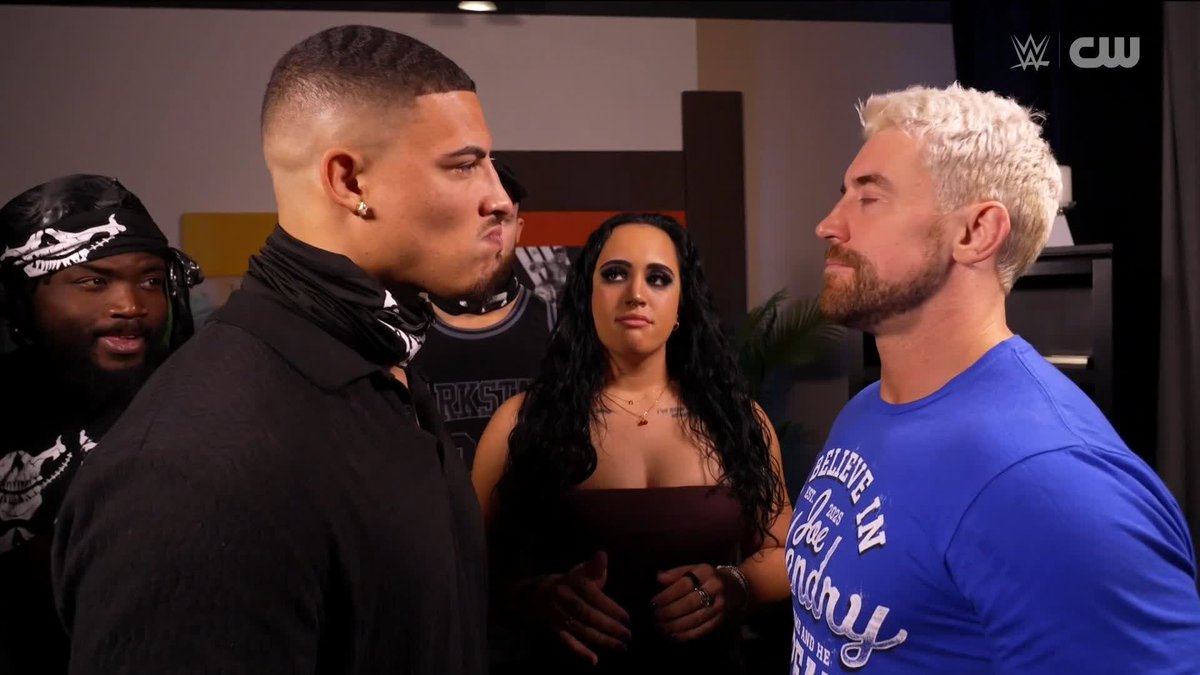 DarkState doesn't seem to be in the holiday mood... But Joe Hendry promises to deliver a New Year's Eve...Eve Concert NEXT WEEK!